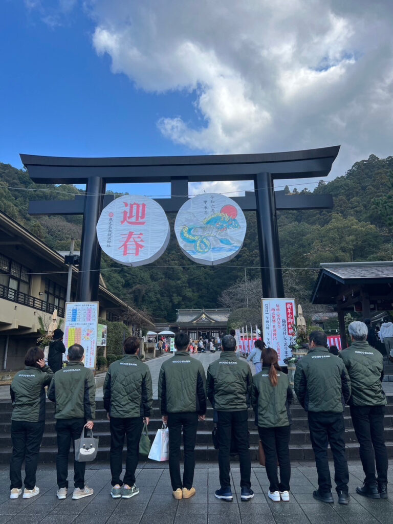 護国神社へ年頭祈願に。