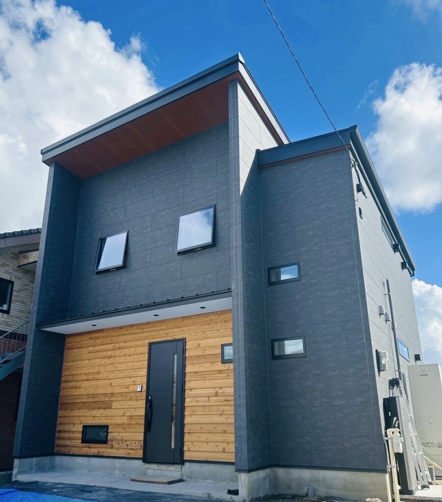 鹿児島市｜大きな吹き抜けから眺望を眺める