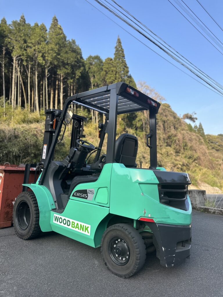 事務所入り口の草刈り