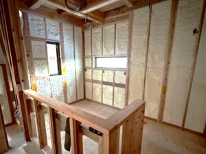 断熱材、充填完了です